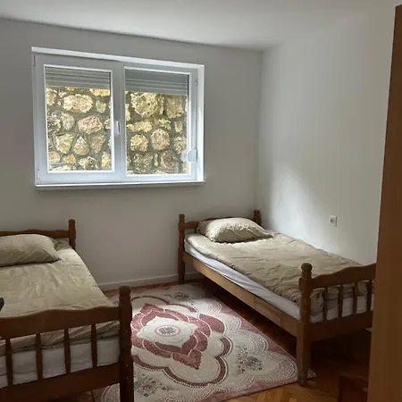 Apartman Leila *