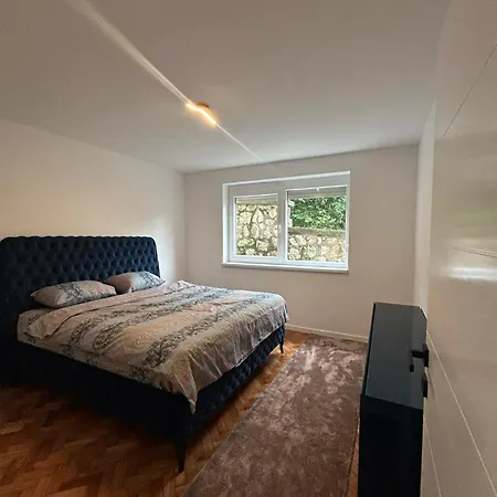 Apartman Leila *